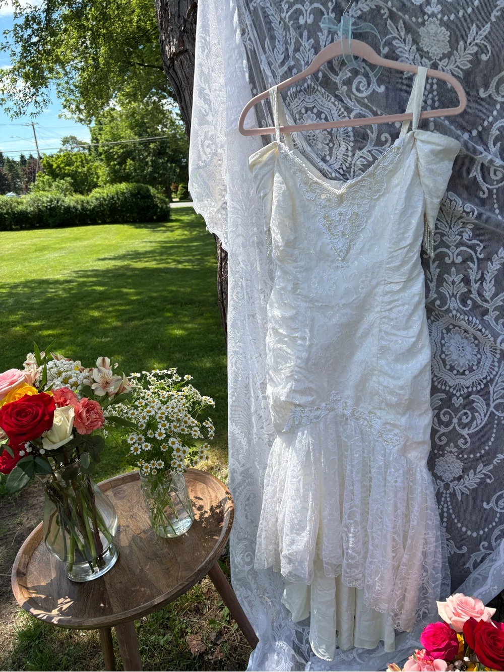 Elegant White Lace Wedding Dress with Romantic V-Neck